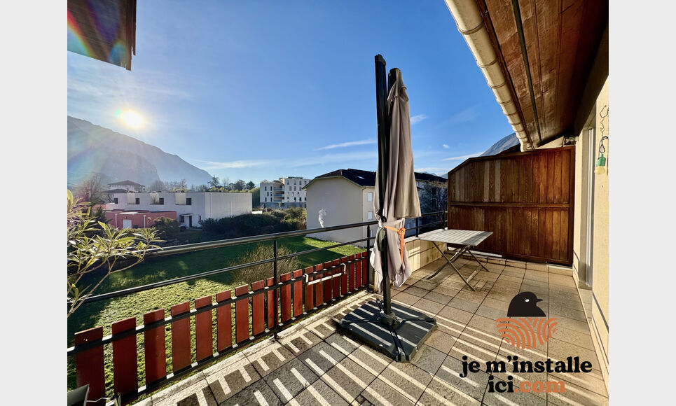 Superbe T3 avec terrasse   Centre du Fontanil : Photo 4