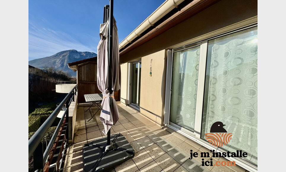 Superbe T3 avec terrasse   Centre du Fontanil : Photo 5