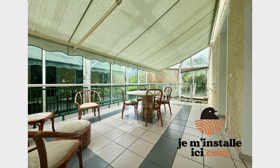 Villa de caract&egrave;re   251 m2 habitables   Piscine int&eacute;rieure : Photo 2