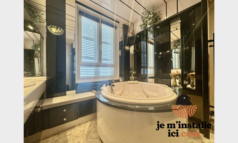 Villa de caract&egrave;re   251 m2 habitables   Piscine int&eacute;rieure : Photo 7