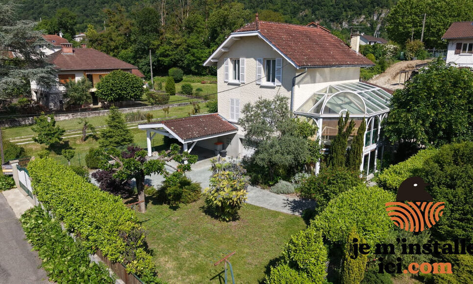 Villa de caract&egrave;re   251 m2 habitables   Piscine int&eacute;rieure