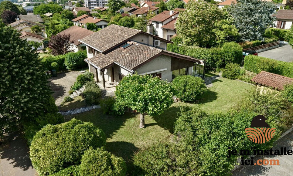 Maison individuelle, entretenue et modernis&eacute;e, sur terrain c : Photo 1