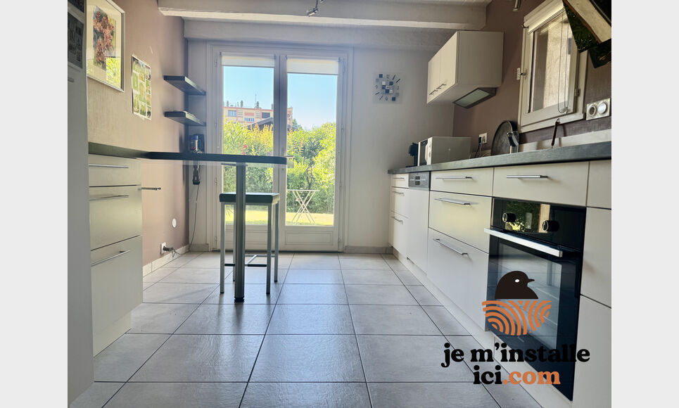 Maison individuelle, entretenue et modernis&eacute;e, sur terrain c : Photo 6
