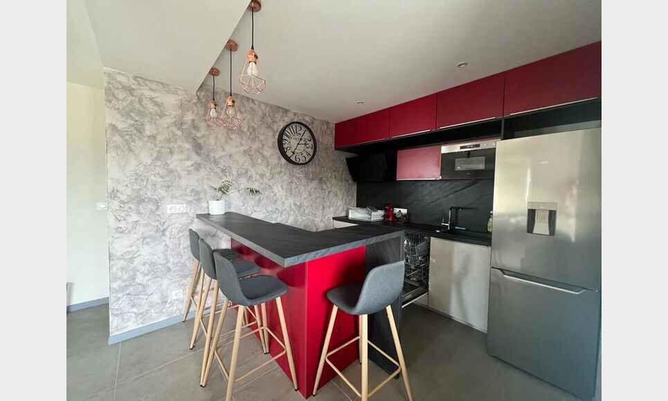Appartement Meubl&eacute; de Type 2 - Emplacement Id&eacute;al &agrave; Voiron : Photo 1
