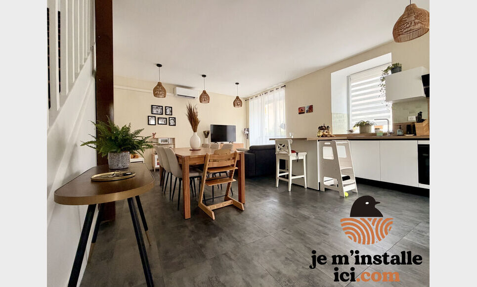 CHIRENS   Maison de village de 107 m2, enti&egrave;rement r&eacute;nov&eacute;e a : Photo 1