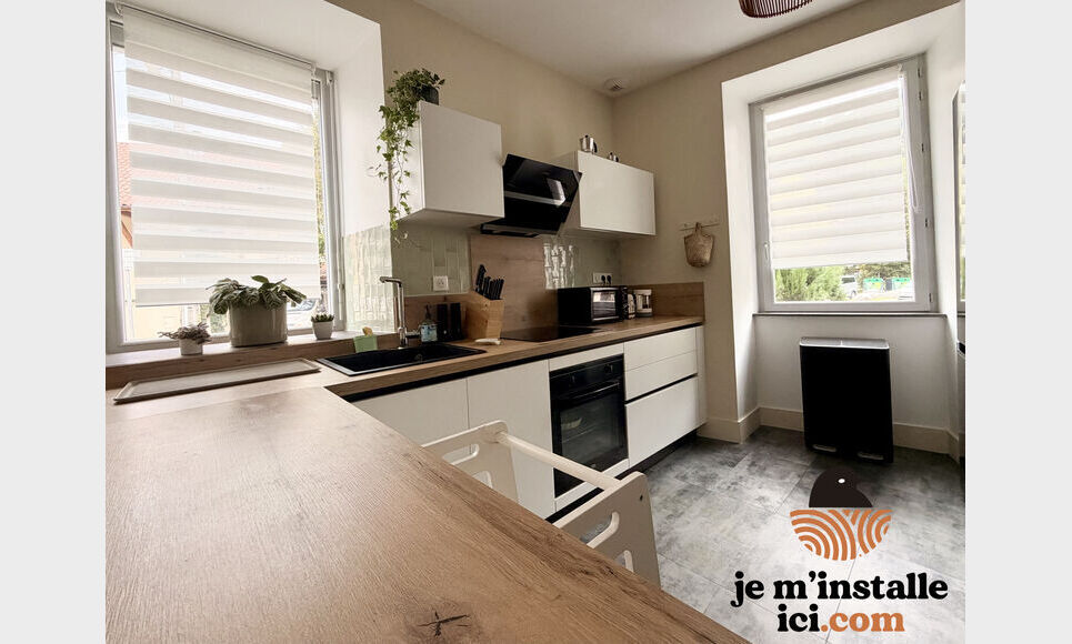 CHIRENS   Maison de village de 107 m2, enti&egrave;rement r&eacute;nov&eacute;e a : Photo 2
