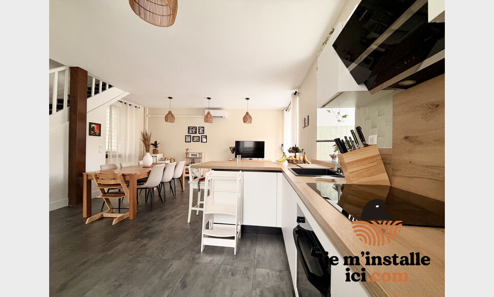 CHIRENS   Maison de village de 107 m2, enti&egrave;rement r&eacute;nov&eacute;e a : Photo 3