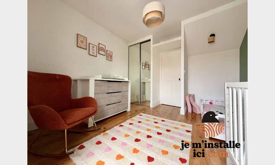 CHIRENS   Maison de village de 107 m2, enti&egrave;rement r&eacute;nov&eacute;e a : Photo 7