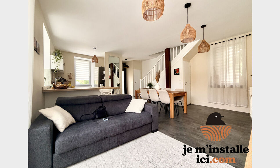 CHIRENS   Maison de village de 107 m2, enti&egrave;rement r&eacute;nov&eacute;e a